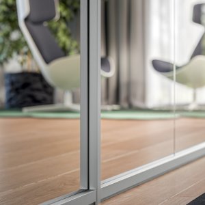 Perfil de alumínio em acabamento bronze do sistema da Quadrifoglio