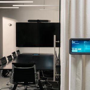 Framery Six como sala de trabalho em open space