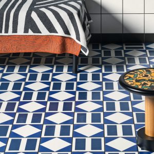 Grés vidrado Mutina com o padrão Black Terracotta em 20,5×20,5 cm