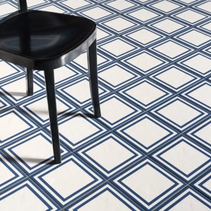 Grés vidrado Mutina com o padrão Flower Black em 20,5×20,5 cm
