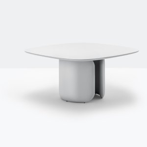 Mesa Elinor de 300 por 110 com bases forradas a pele