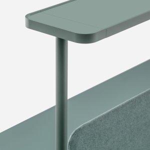 Estrutura em alumínio extrudido sob o tampo da mesa Rizz, vista por baixo