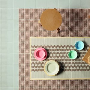 Padrão Zigzag Black de Tape Mutina sobre base preta