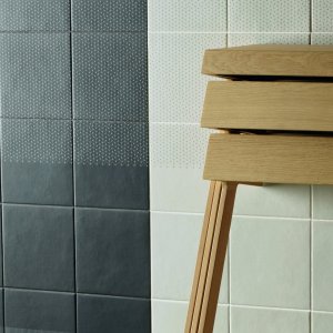 Padrão Zigzag Blue da coleção Tape em grés vidrado