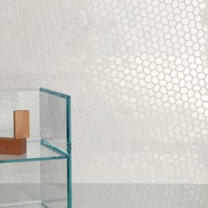 Botanica White com junta terracota em contraste