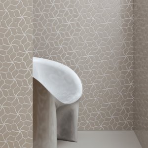Botanica Grey Glossy com reflexos de luz