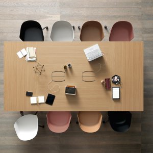Mesa social Pigreco com bancos e apoio de pés