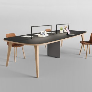 Tampo Fenix com orla de carvalho numa mesa Pigreco