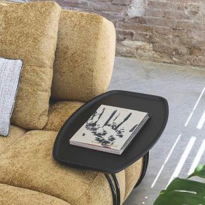 Receção com sofá Qubik e mesa baixa a condizer