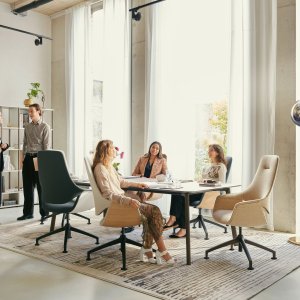 se:mission da Sedus à volta de uma mesa de conferência