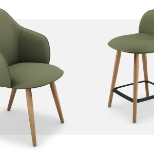 Cadeira estofada se:café soft chair sobre base de trenó cromada