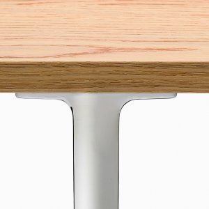Toa workstation para quatro com divisórias DSP