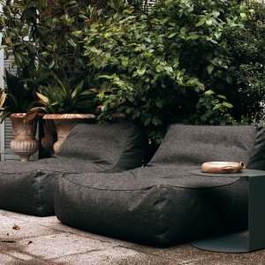 Zoe Large numa zona informal