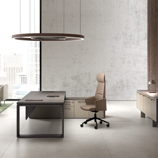 Escritório com executive desk e mesa de reunião Bralco, made in Italy