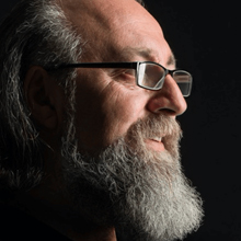 Enrico Azzimonti: inovando o design italiano com beleza e eficiência